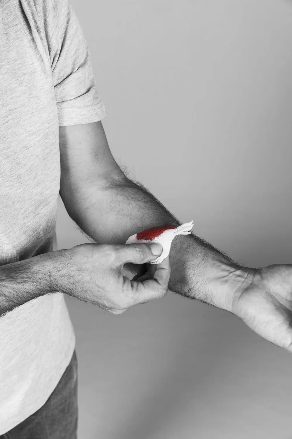 8 soluciones rápidas para detener hemorragias con lo que tienes a mano