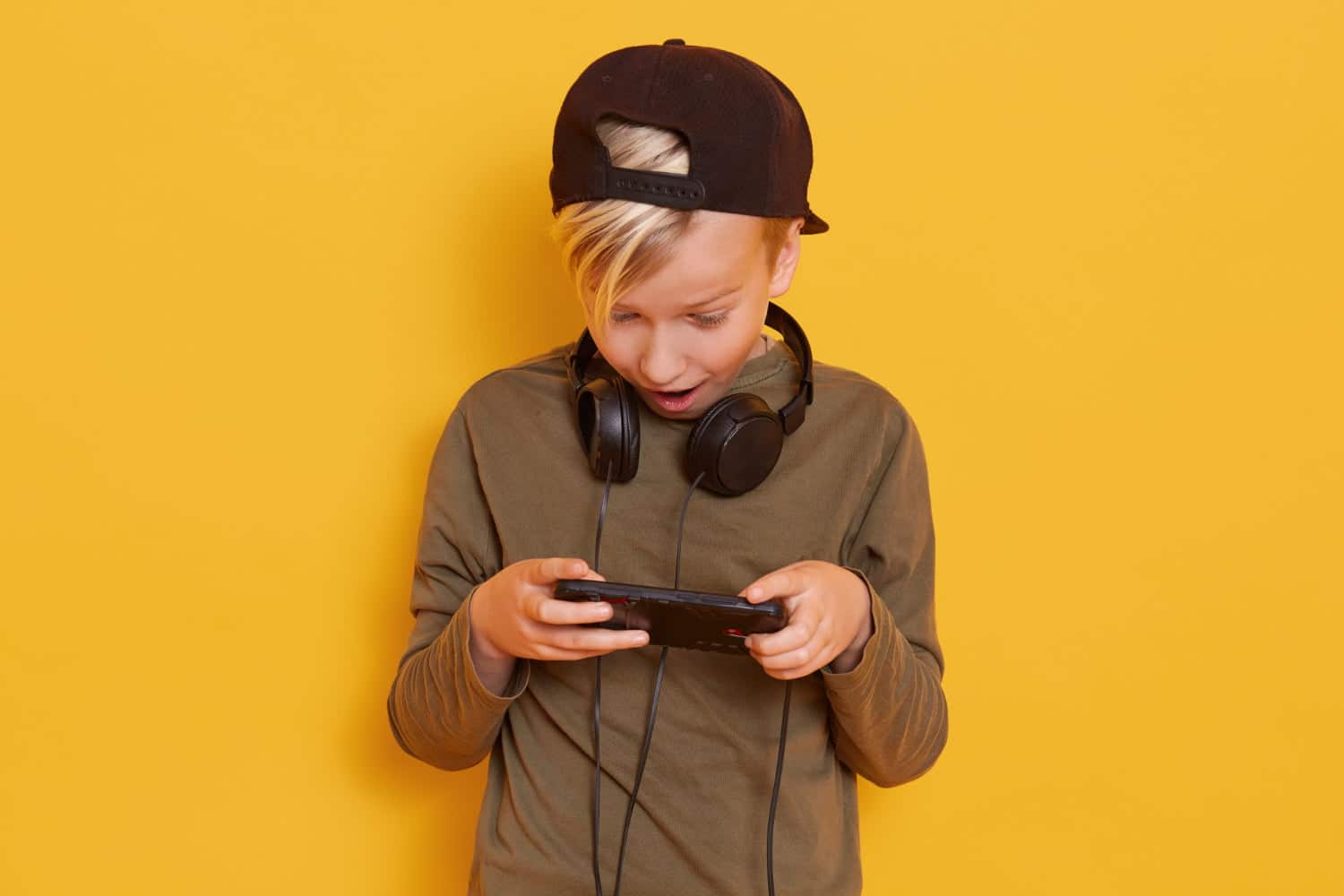 ¿Sus hijos sufren de ‘adicción a las pantallas’? La solución de los expertos