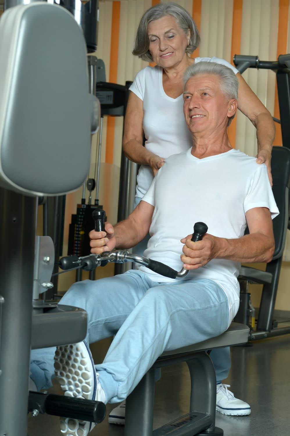 Equipos de ejercicio adaptados para adultos mayores