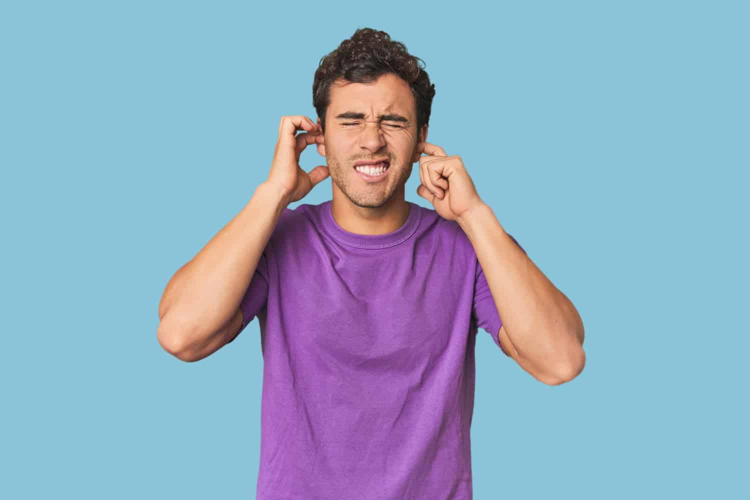 Cómo detener el molesto zumbido en los oídos