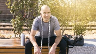 hombre de 40 años haciendo ejercicio