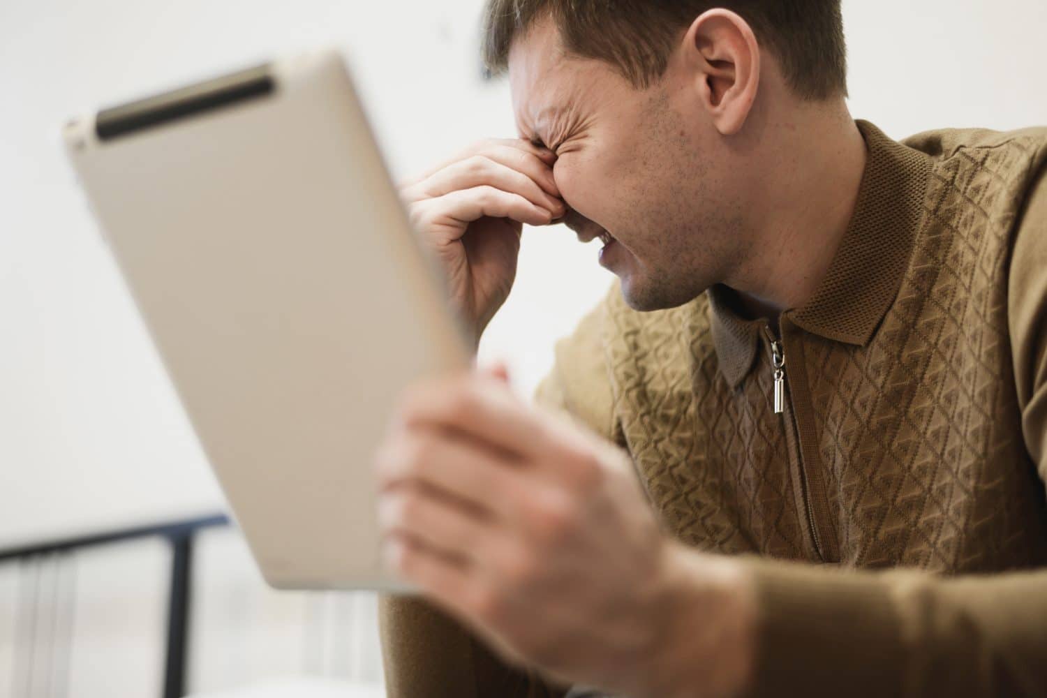 Científicos revelan cómo el cerebro simula el dolor al ver lesiones en pantalla y activa mapas ocultos del cuerpo