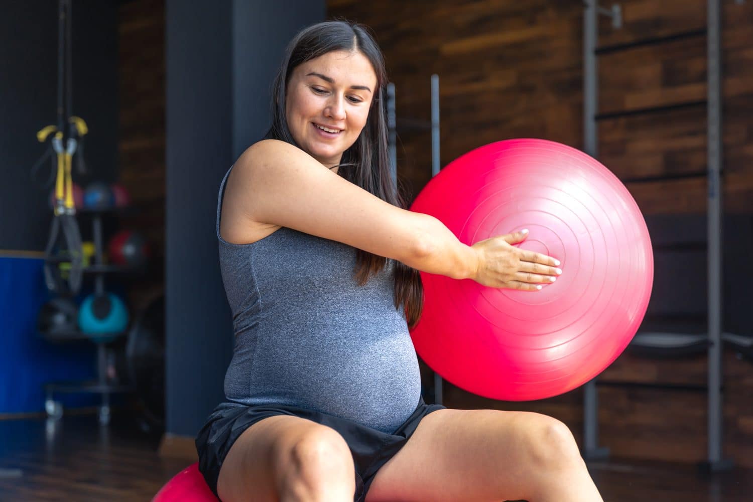 Ejercicios recomendados para mujeres embarazadas 5 opciones seguras y cómo hacerlas