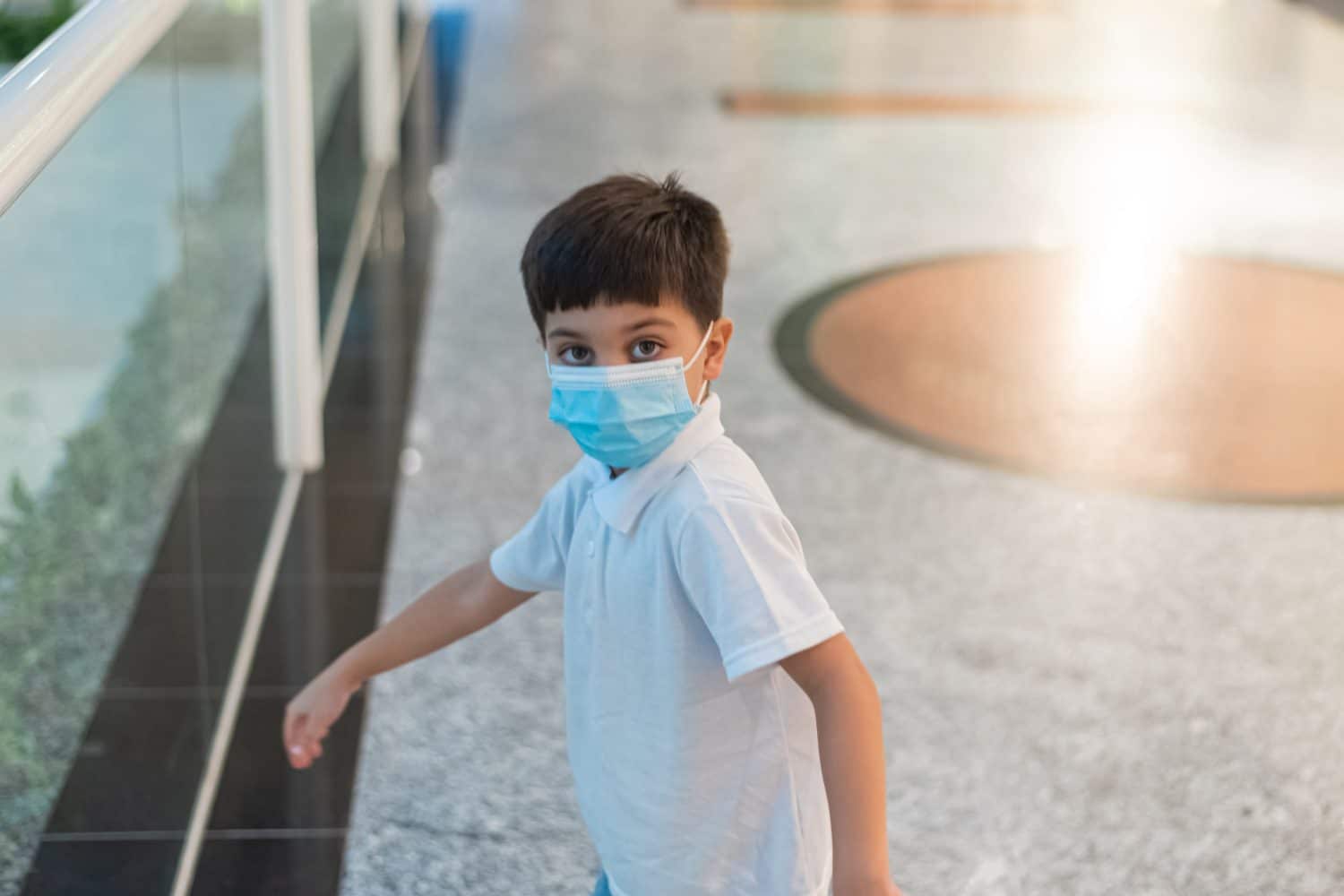 Niño de 5 años con atrofia muscular recibe el medicamento más caro del mundo y ahora puede caminar, por qué aún podría necesitar un doble reemplazo de cadera