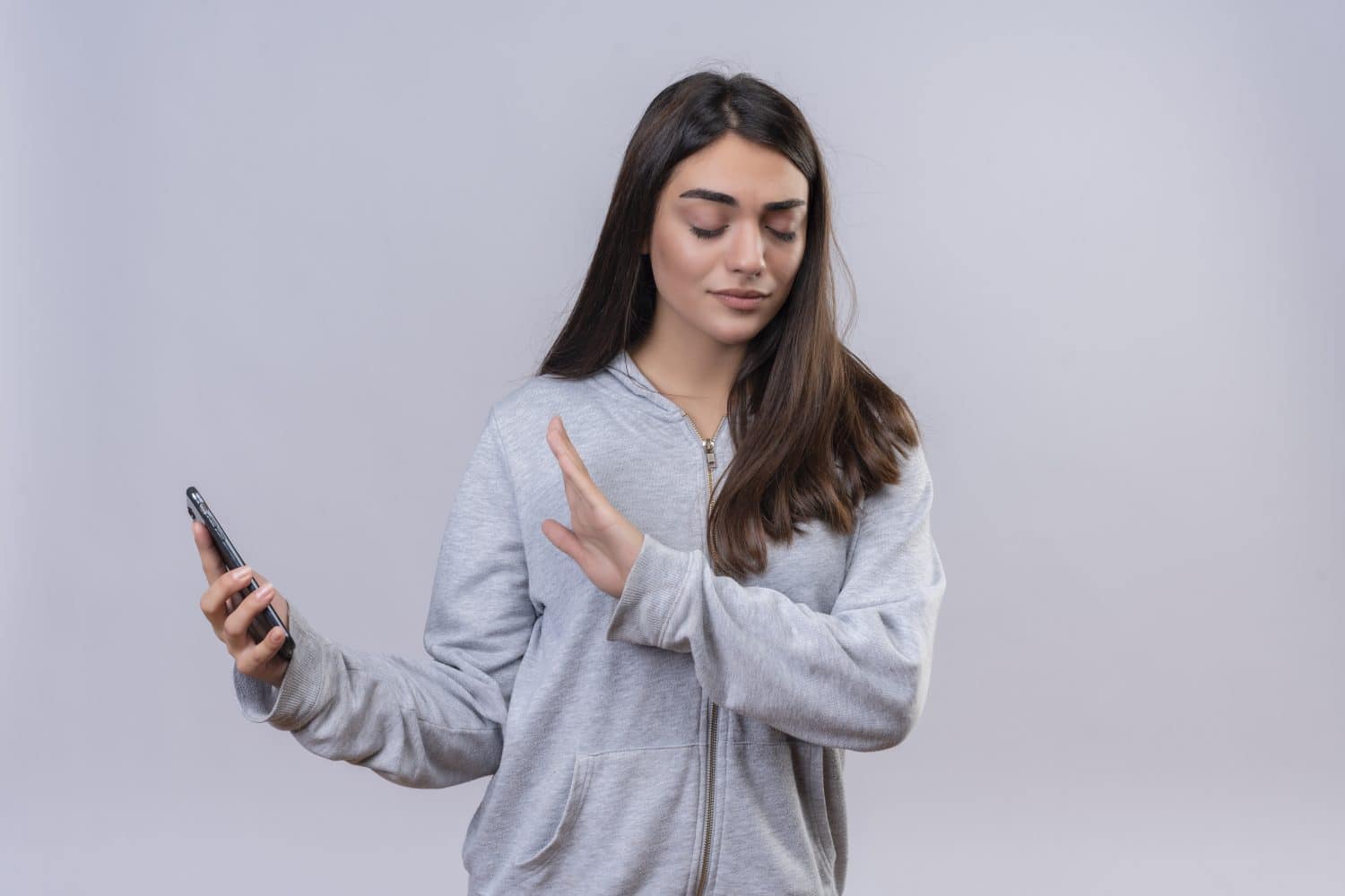 Estudios sobre cancel culture y comportamiento digital cómo la información falsa acelera juicios sociales