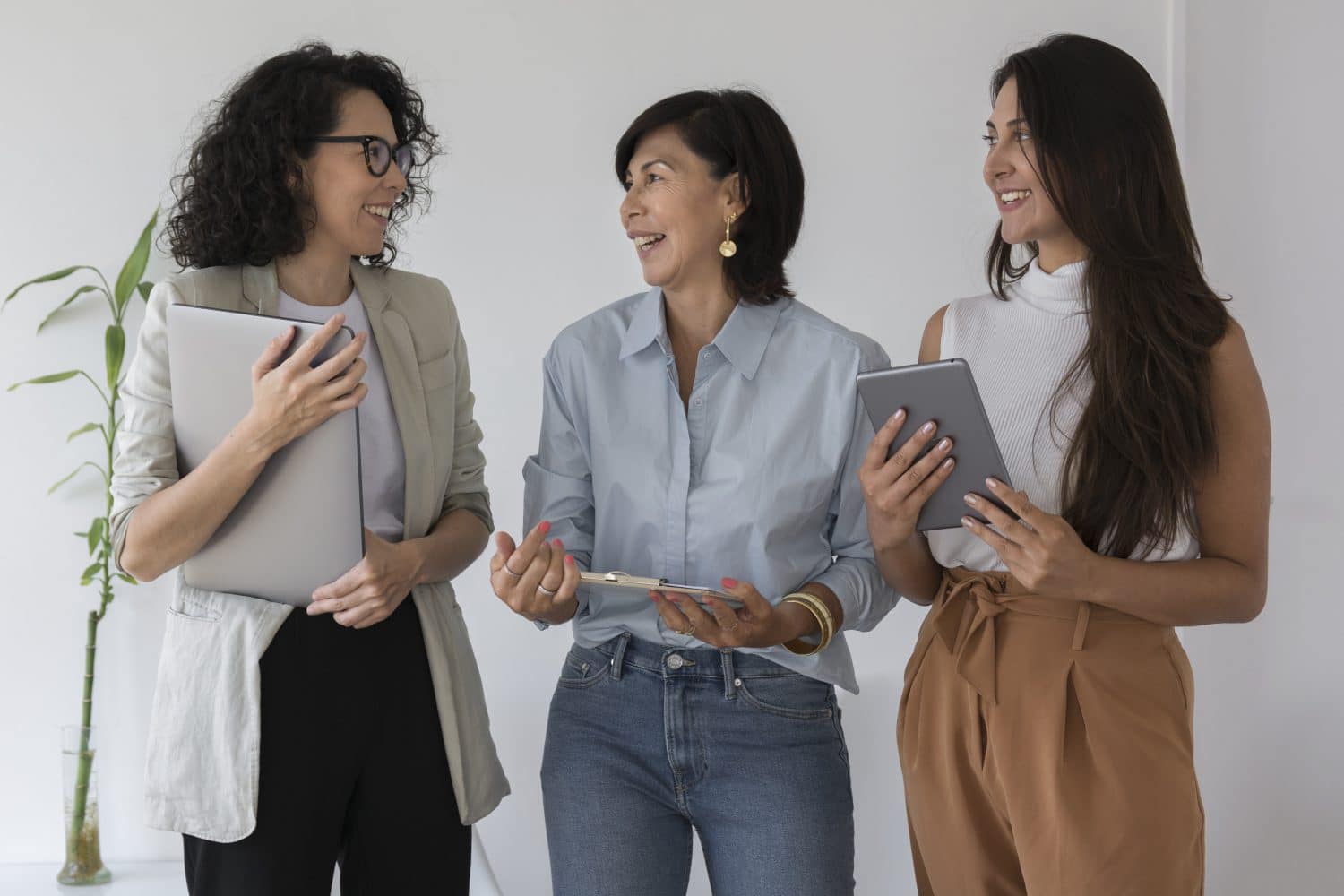 Ser brillante tiene un precio lo que la ciencia revela sobre la percepción de las mujeres inteligentes