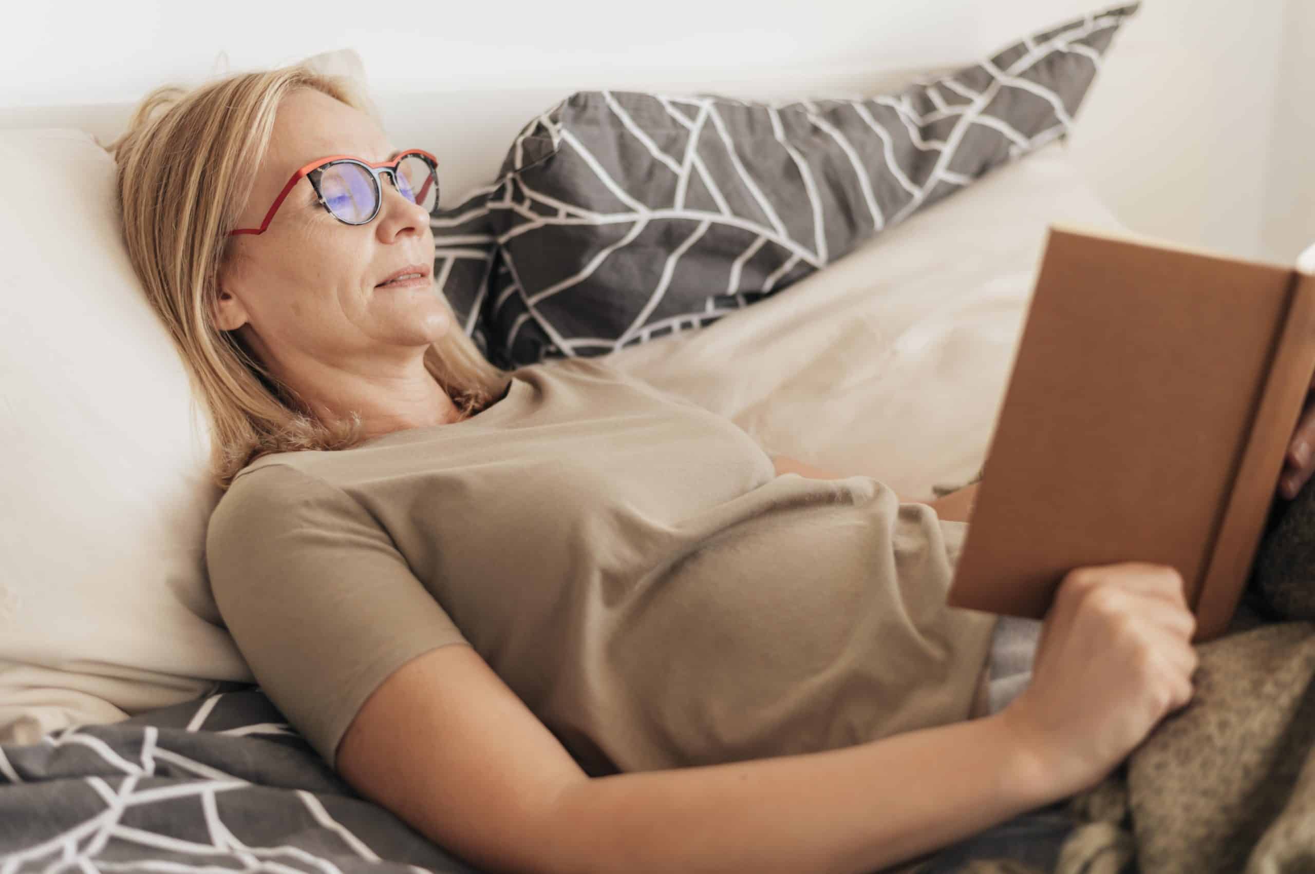 mujer leyendo