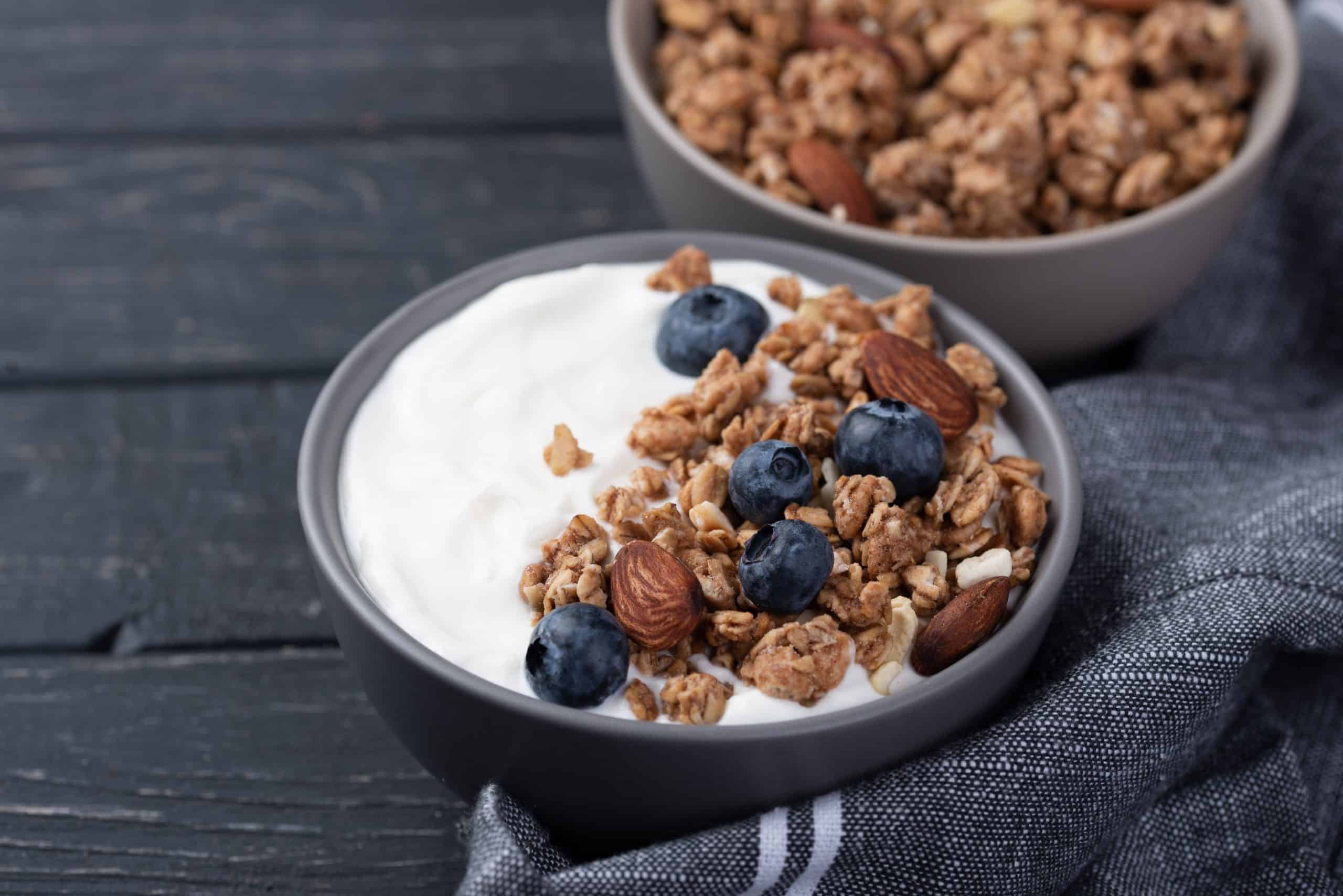 snacks con yogur griego